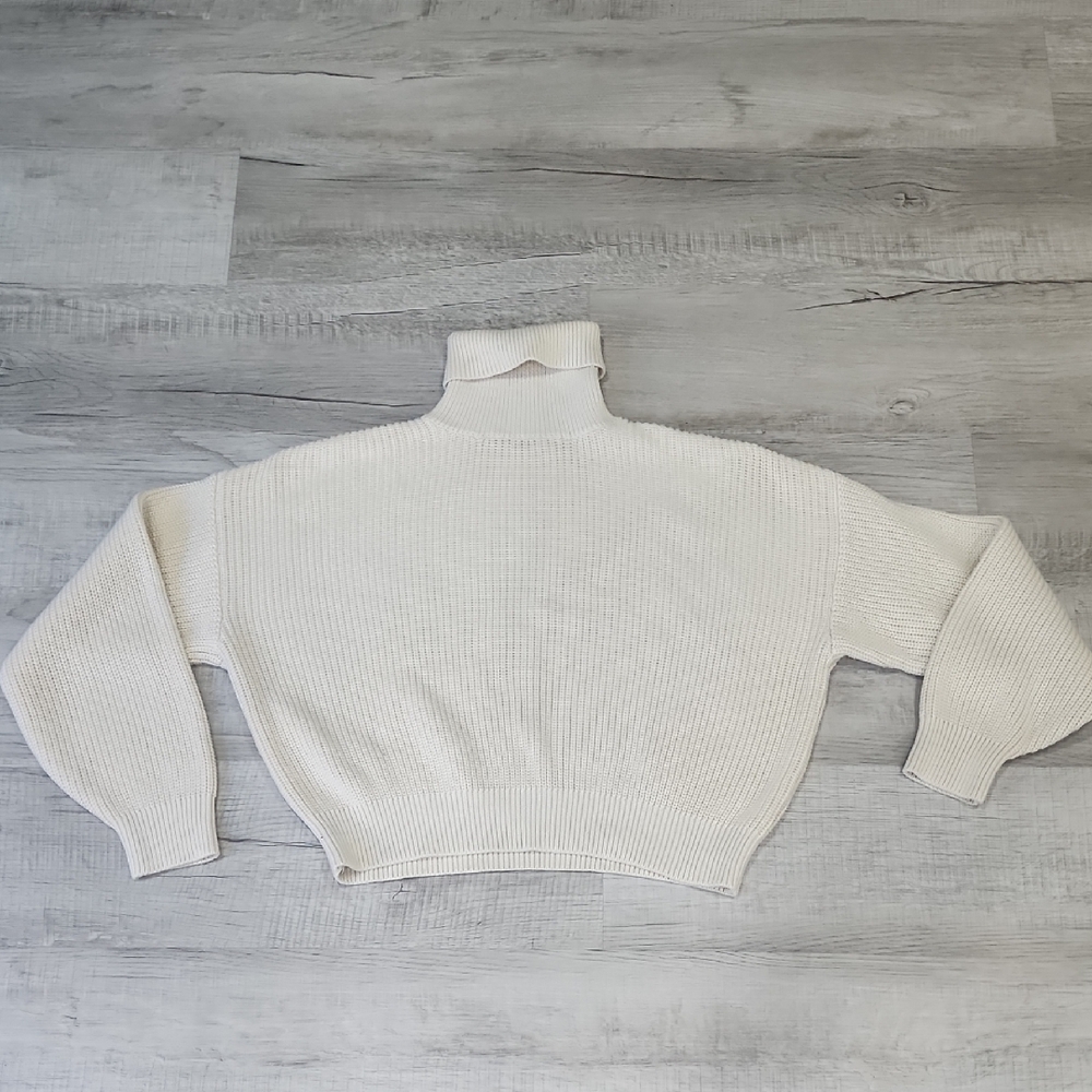 Brandy Melville Crop Turtleneck Medium